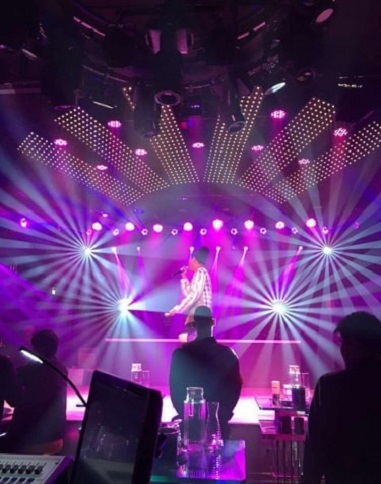 Вращающийся прожектор "голова" на газоразрядной лампе Anzhee PRO HR350-BSW