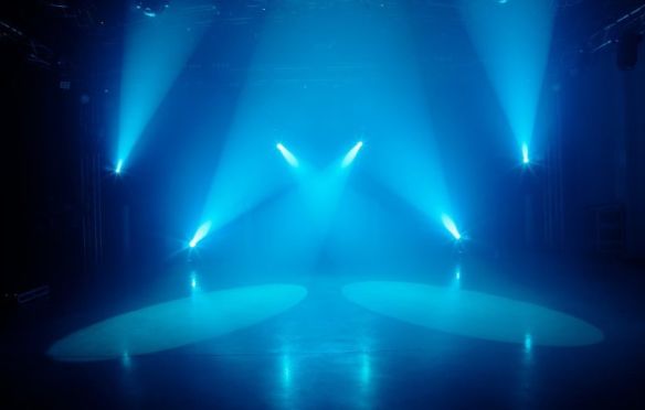 Интеллектуальный прибор полного вращения American DJ FOCUS SPOT THREE Z Pearl