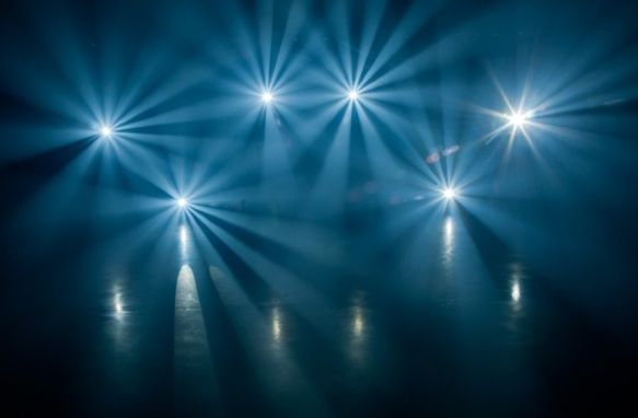 Интеллектуальный прибор полного вращения American DJ FOCUS SPOT THREE Z Pearl