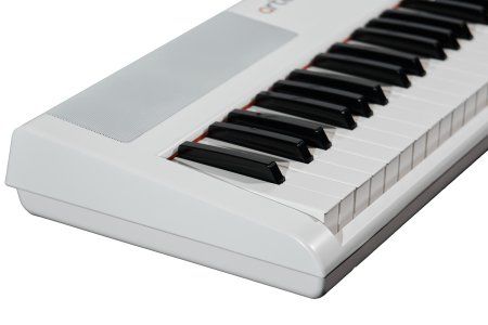   Artesia Performer White