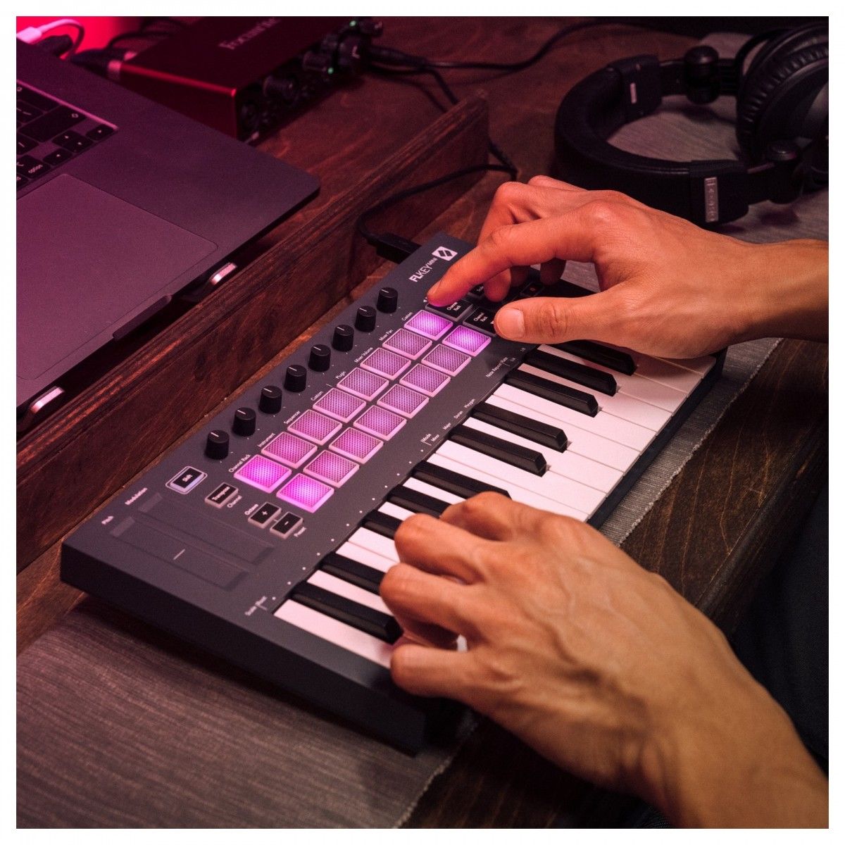 ����-���������� NOVATION FLkey Mini