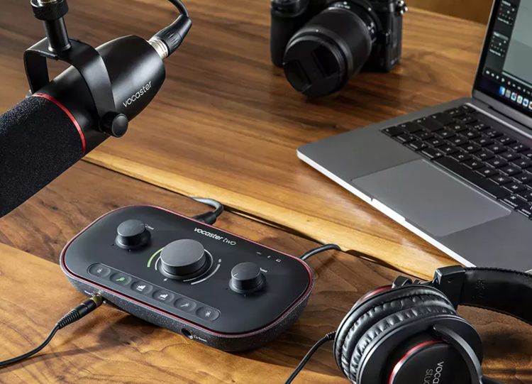  FOCUSRITE Vocaster Two Podcast
