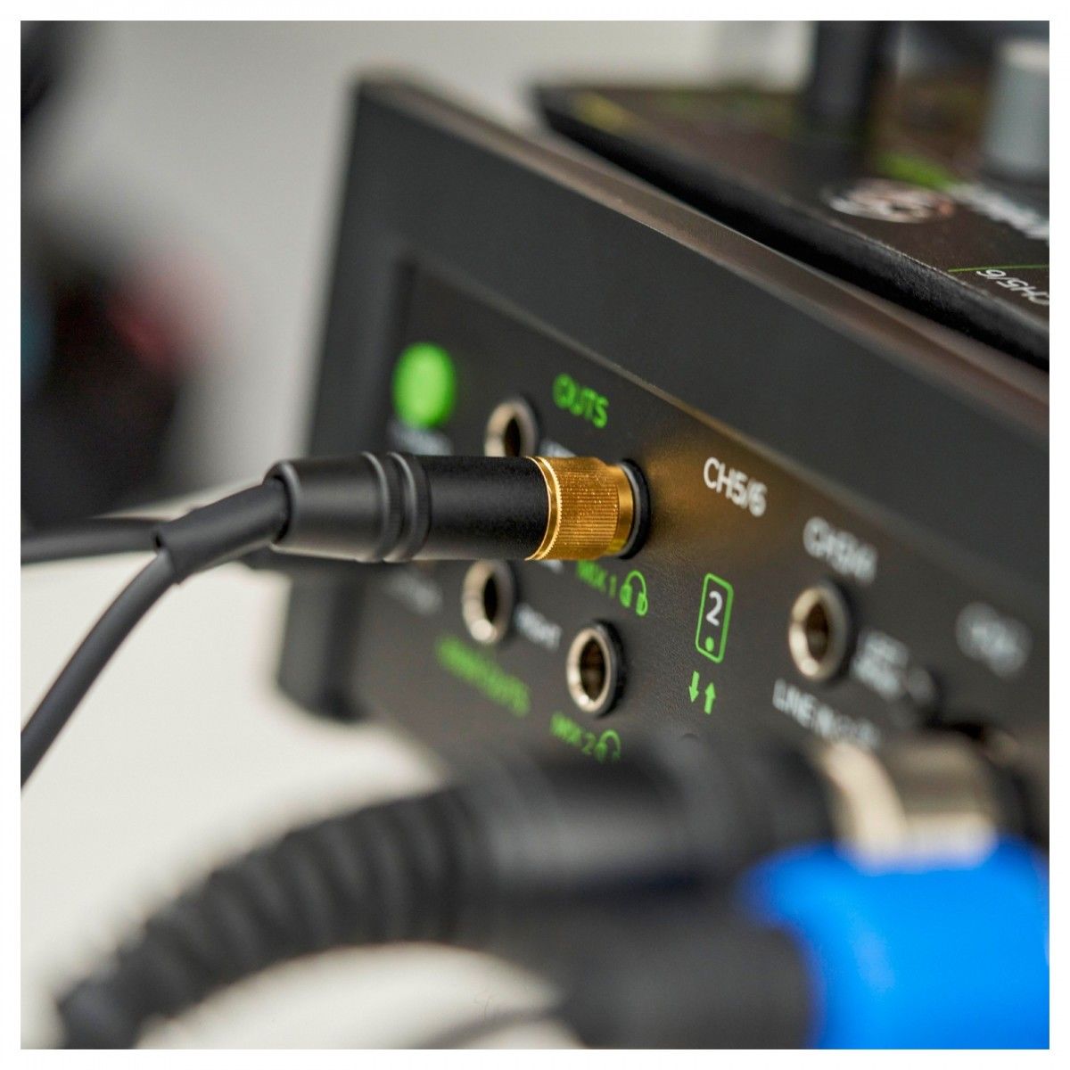 8- USB- MACKIE MobileMix