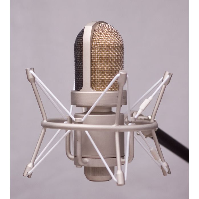 Студийный микрофон Октава МК-105 (в деревянном футляре)